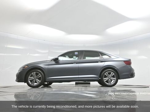 Used 2022 Volkswagen Jetta SE image 64
