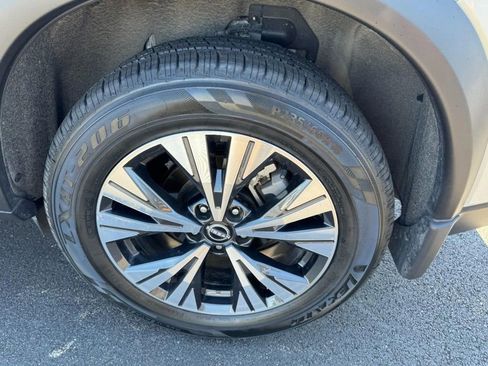 Used 2023 Nissan Rogue SV image 7