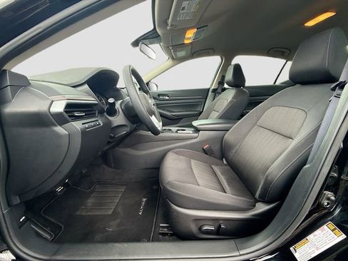 Used 2025 Nissan Altima 2.5 SV FWD image 19