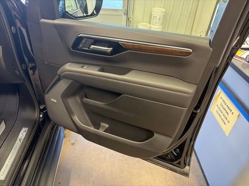 Used 2025 Chevrolet Tahoe High Country AWD/4WD image 26