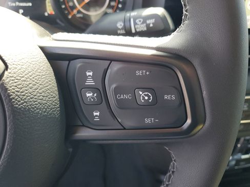 Used 2025 Jeep Gladiator Mojave AWD/4WD image 19