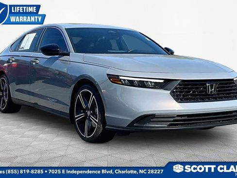 Used 2025 Honda Accord Sport image 1