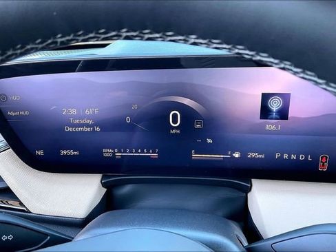 Used 2025 Buick Enclave Preferred w/ Power Package image 10