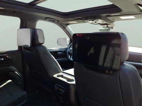 New 2026 Chevrolet Suburban High Country AWD/4WD image 10