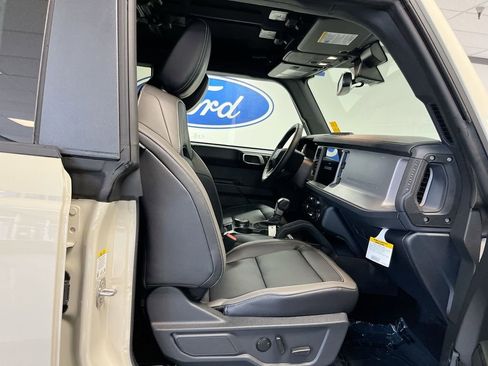 New 2025 Ford Bronco Outer Banks w/ Sasquatch Package image 22