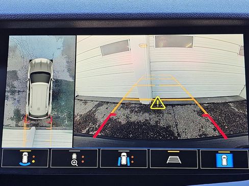 Used 2023 Buick Envision Avenir image 24