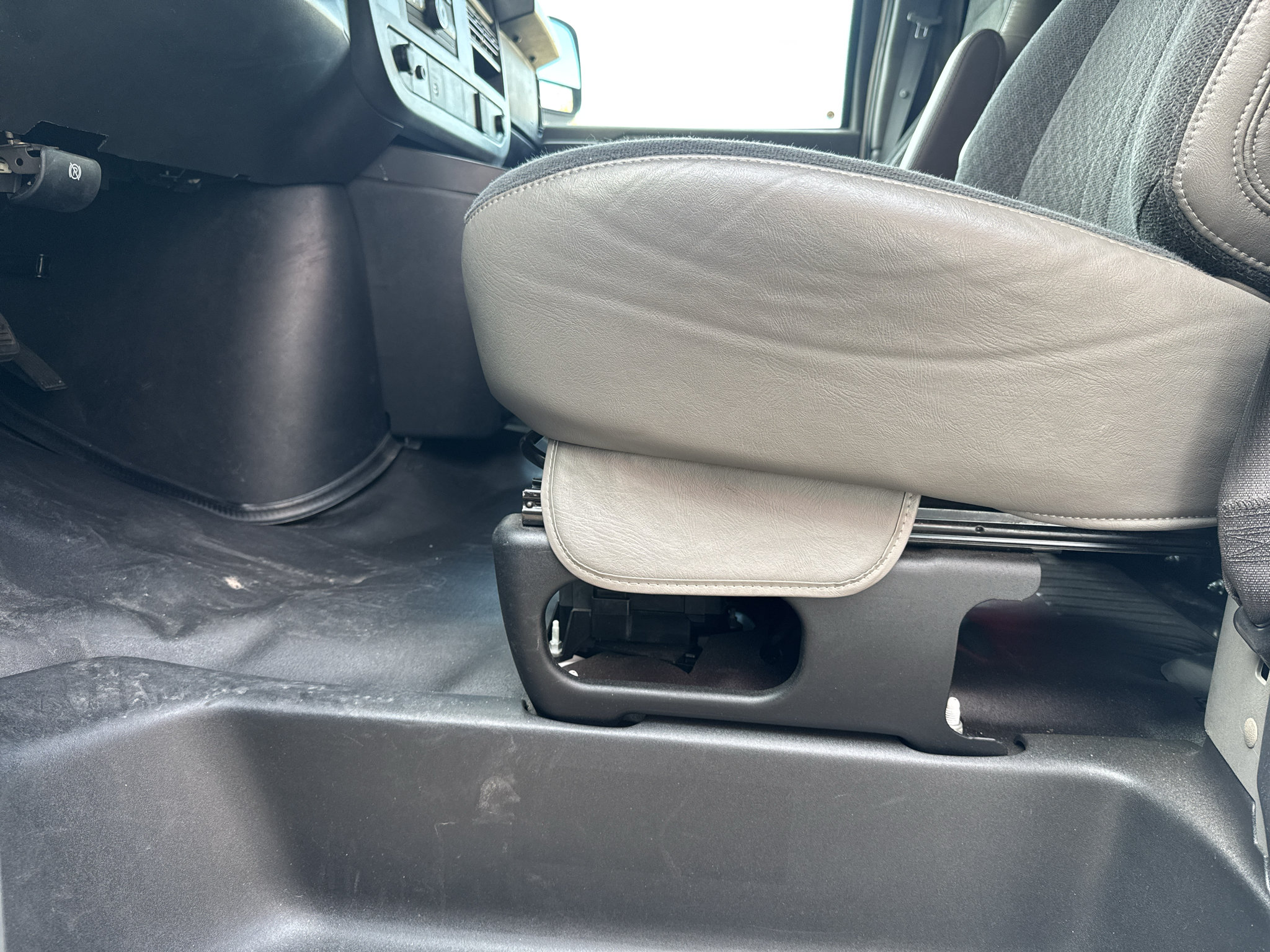 Used 2025 GMC Savana 2500 w/ Driver Convenience Package RWD image 20