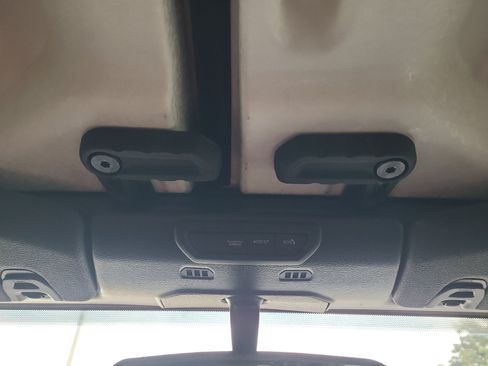 Used 2023 Jeep Gladiator Sport AWD/4WD image 22