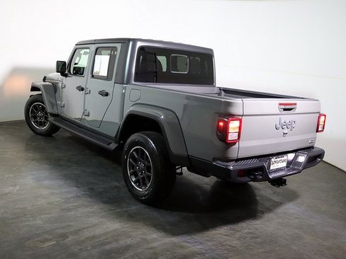 Used 2021 Jeep Gladiator Overland image 2