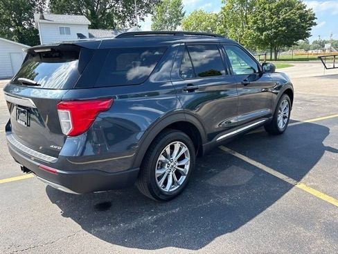 Used 2023 Ford Explorer XLT w/ Equipment Group 202A AWD/4WD image 3