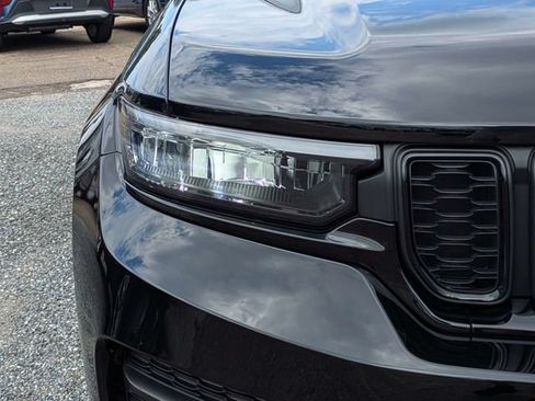 Used 2025 Jeep Grand Cherokee Altitude AWD/4WD image 9
