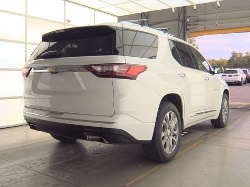 Used 2019 Chevrolet Traverse Premier w/ Driver Confidence II Package FWD image 3