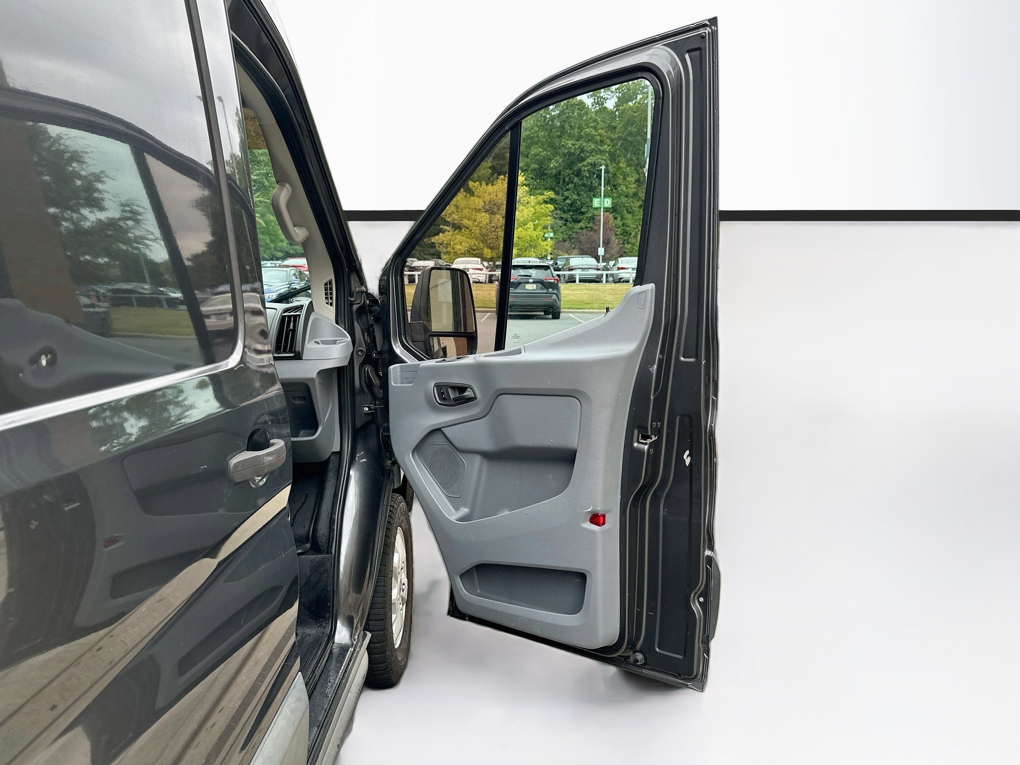 Used 2016 Ford Transit 250 148 Medium Roof w/ Exterior Upgrade Package RWD image 28