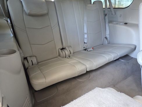 Used 2016 Cadillac Escalade ESV Luxury AWD/4WD image 21