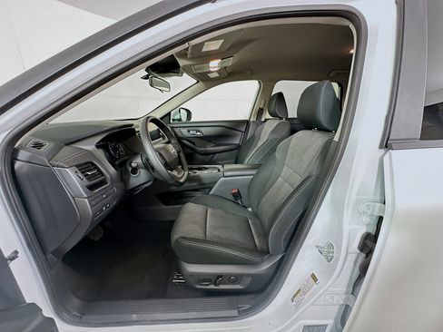 Used 2025 Nissan Rogue SV image 13