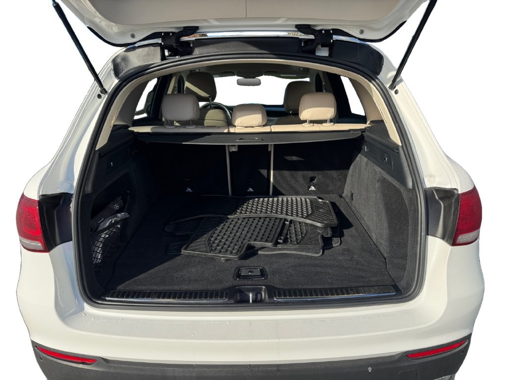 Used 2021 Mercedes-Benz GLC 300 4MATIC image 5