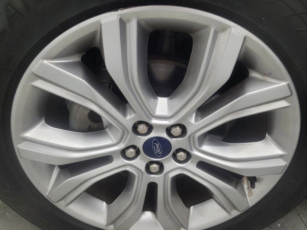 Used 2020 Ford Edge Titanium FWD image 31