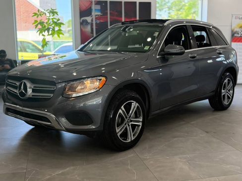 Used 2018 Mercedes-Benz GLC 300 4MATIC image 3