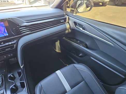 Used 2025 Toyota Camry SE w/ Convenience Package image 11