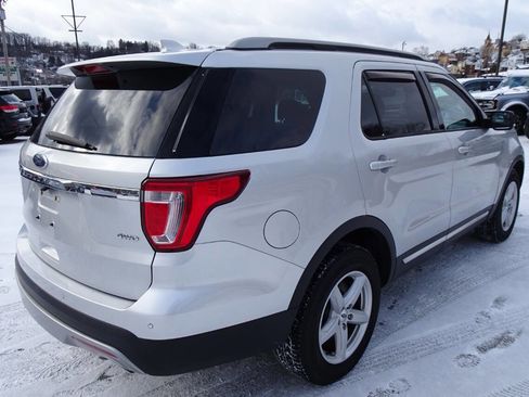 Used 2017 Ford Explorer XLT image 6