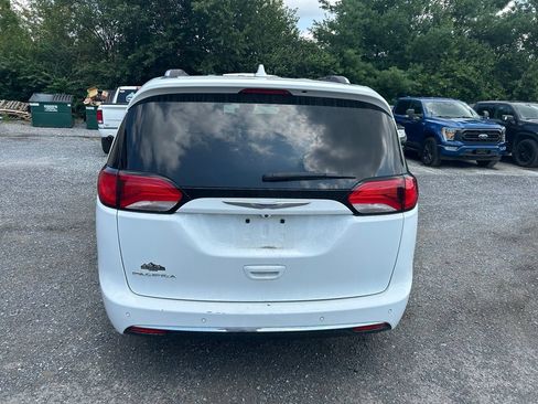 Used 2020 Chrysler Pacifica Touring-L w/ Advanced Safetytec Group FWD image 9
