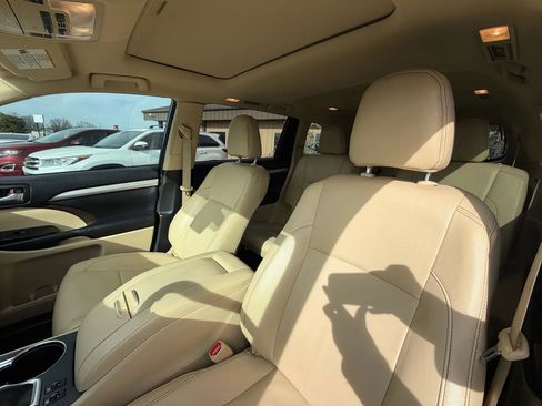 Used 2018 Toyota Highlander XLE image 20