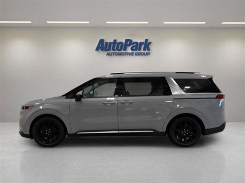 Used 2022 Kia Carnival SX image 4