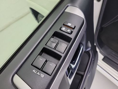 Used 2019 Toyota 4Runner Limited AWD/4WD image 18