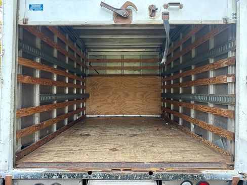 Used 2017 Chevrolet Express 3500 image 6