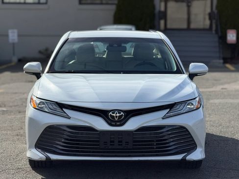 Used 2018 Toyota Camry XLE image 4