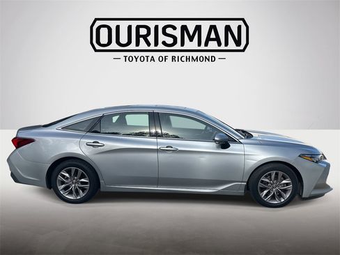 Certified 2019 Toyota Avalon XLE image 2