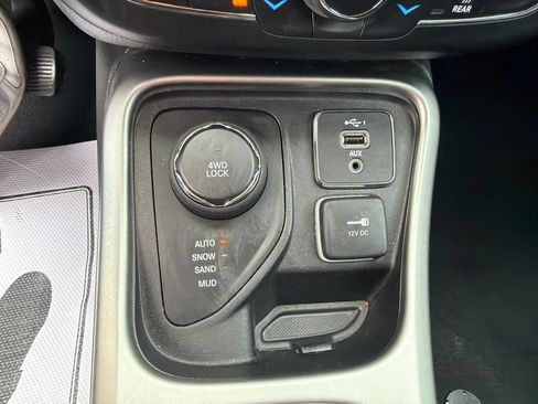 Used 2021 Jeep Compass Latitude w/ Convenience Group AWD/4WD image 42