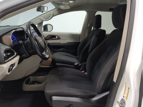 Used 2020 Chrysler Voyager LX w/ Cold Weather Group image 17