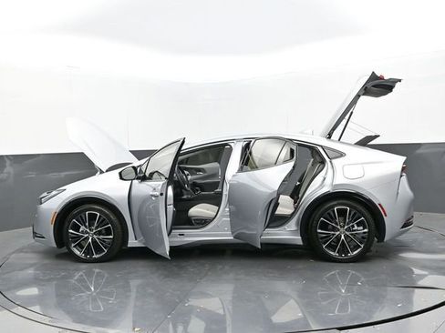 Used 2024 Toyota Prius XLE image 32