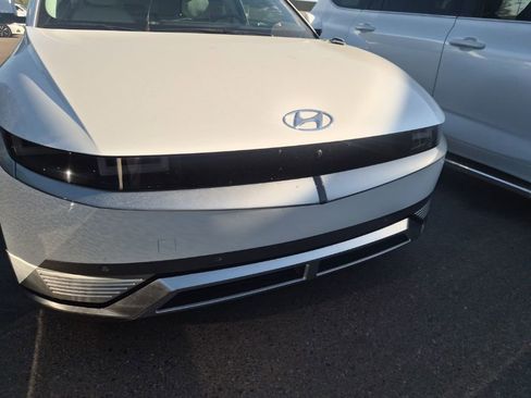 Used 2023 Hyundai Ioniq 5 Limited image 3