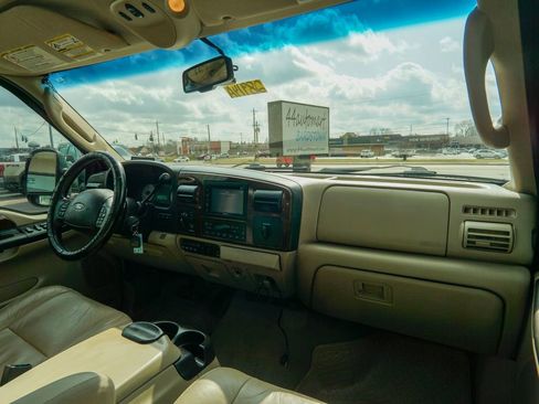 Used 2006 Ford F250 Lariat image 17