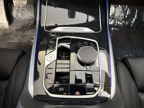 Used 2026 BMW X7 xDrive40i AWD/4WD image 18