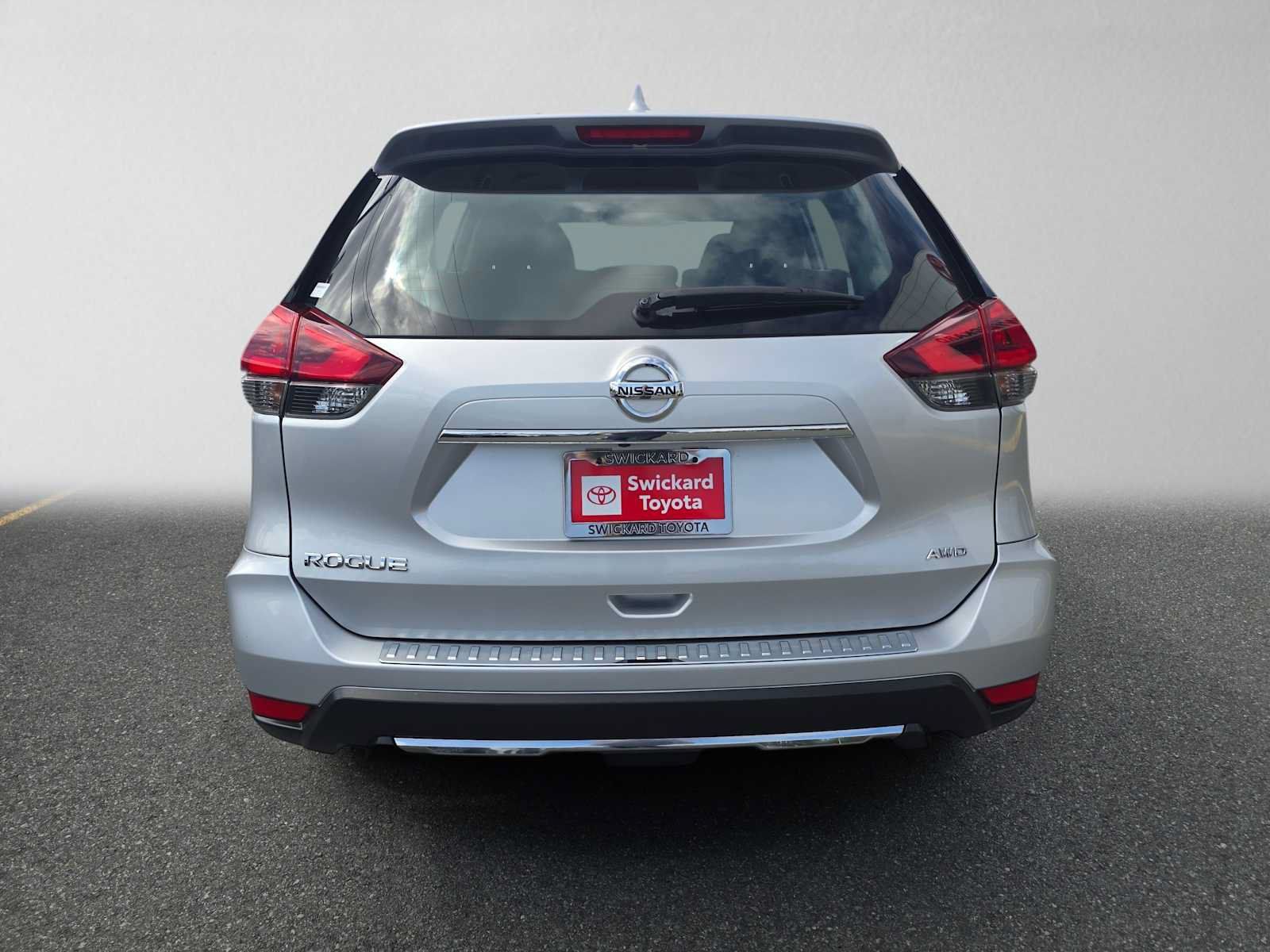 Used 2018 Nissan Rogue S AWD/4WD image 4