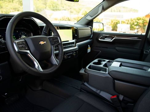 New 2026 Chevrolet Silverado 1500 LT w/ Z71 Off-Road Package AWD/4WD image 13