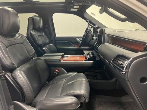 Used 2022 Lincoln Navigator L Reserve image 17