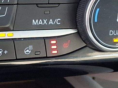 Certified 2022 Ford Escape SE w/ SE Sport Appearance Package image 23