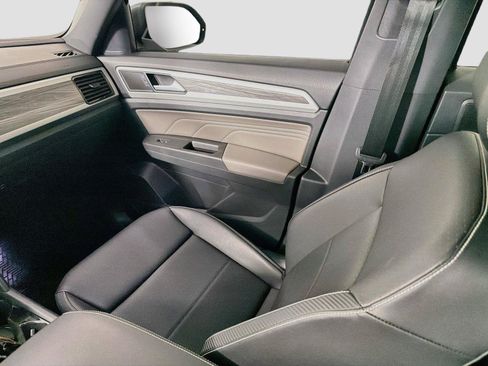 Certified 2023 Volkswagen Atlas Cross Sport SE w/ Panoramic Sunroof Package FWD image 23