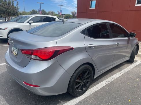 Used 2016 Hyundai Elantra SE FWD image 4