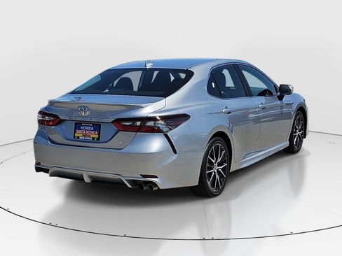 Used 2023 Toyota Camry SE FWD image 5