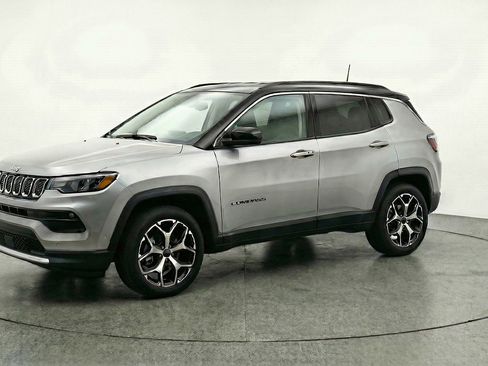 Used 2025 Jeep Compass Limited AWD/4WD image 3