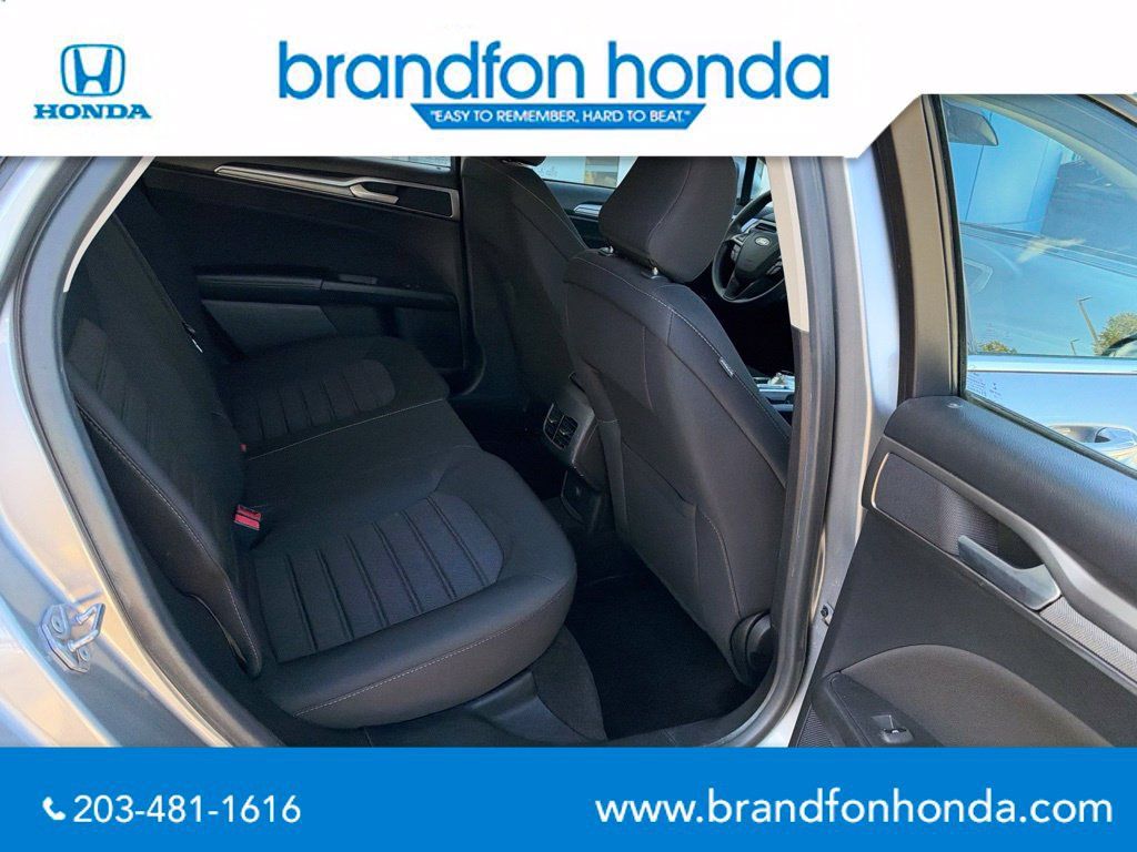 Used 2020 Ford Fusion SE FWD image 25