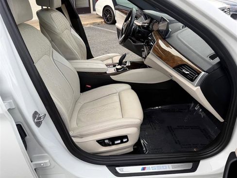 Used 2018 BMW M550i xDrive image 14