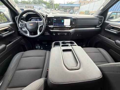 Used 2024 Chevrolet Silverado 1500 LT AWD/4WD image 24