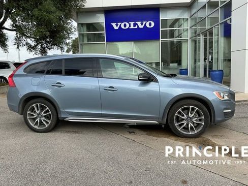 Used 2018 Volvo V60 T5 Cross Country w/ Convenience Package image 3