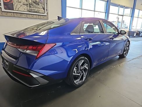 Used 2025 Hyundai Elantra SEL FWD image 5